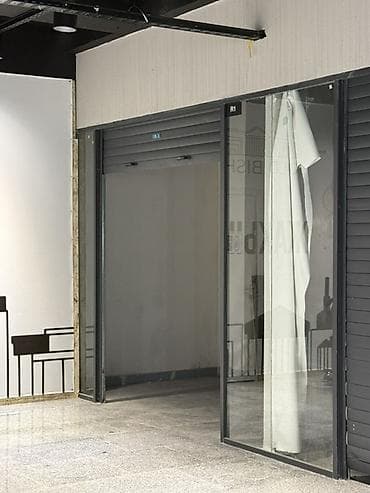 Магазин, В бизнес центре, 30 м² Без ремонта