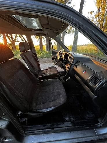 тенир тоо: Volkswagen Golf: 1993 г., 1.6 л, Кол менен иштөөчү, Бензин, Хетчбек — 7