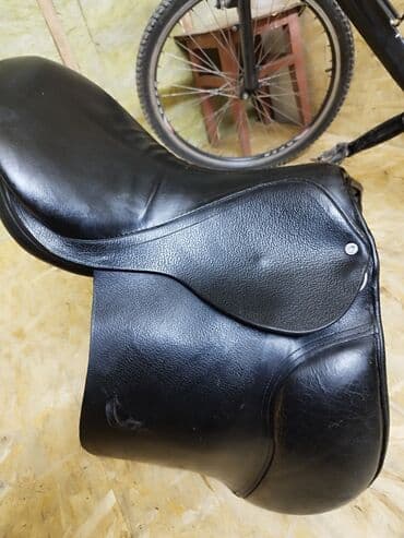 Кожа спортивный ээр Европа+сапоги Америка(фирма CAT очень at lalafo.kg Кожа спортивный ээр Европа+сапоги Америка(фирма CAT очень