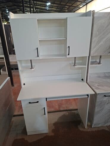 компьютерная стол: Компьютерный стол, Новый, С полками — 11