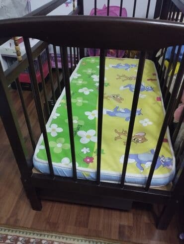 детскую кровать из дерева: Детская односпальная кровать, Б/у, Для девочки, Для мальчика, С матрасом, Дерево, Самовывоз — 1