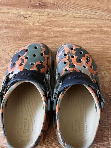 обувь для садика: Оригинал Crocs Classic Clog с камуфляжным принтом. Детские. Размер — 1