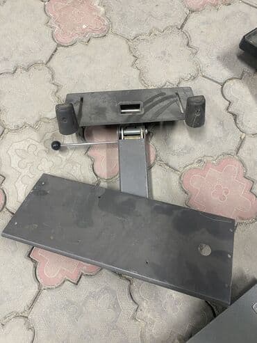 эмерек бу: Держатели под клавиатуру или иные цели, металлическая подставка — 1