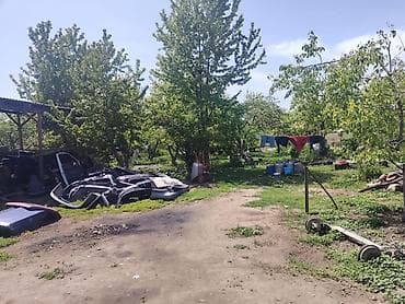 106 серии дом: Продаётся частный дом с закрытым двором и металлическими воротами. - — 5