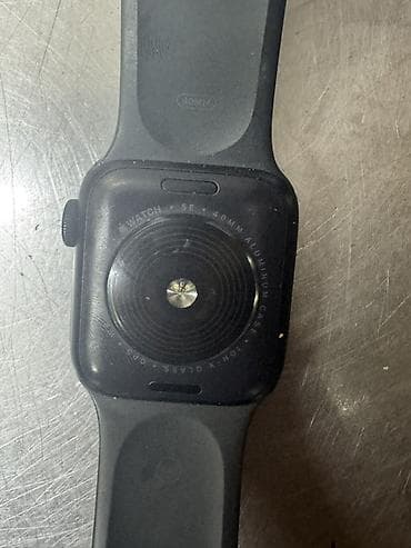 Apple Watch: Apple Watch SE 2-го поколение (40 мм), алюминиевый корпус, черный — 1