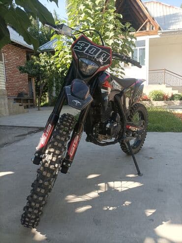 Мотоцикл эндуро GT-R 300 с агрессивным дизайном, предназначенный для