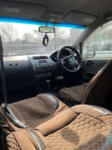 toyota corolla 2002: Honda Fit: 2001 г., 1.3 л, Вариатор, Бензин — 6