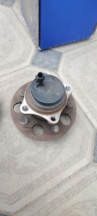 подшипник ступицы передний: Ступичные узлы с подшипниками и фланцами (перед/зад), 5 шпилек — 4