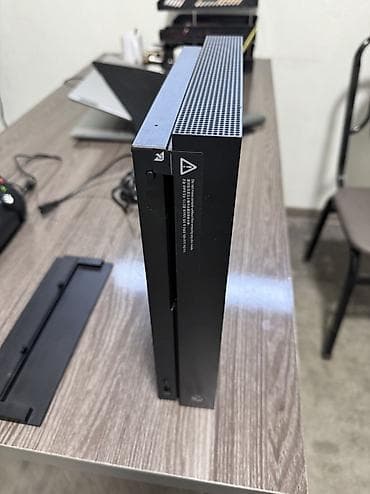 меняю варианты: Xbox one x идеальное состояние, Без проводная зарядка Все работает — 4