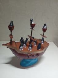 пистолет стреляет орбизами: Настольная игра «Пингвины на корабле» — баланс и веселье для всей — 4