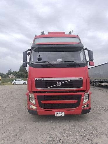 грузовики вольва: Тягач, Volvo, 2012 г., Шторный — 1