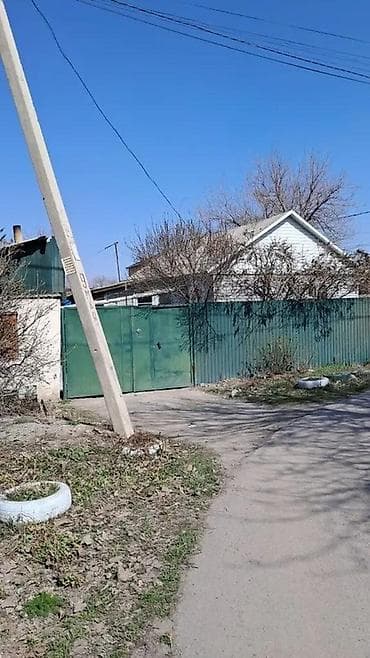 Жилой дом с участком. - Дом одноэтажный, обшит сайдингом, двускатная