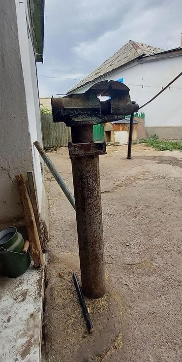 Тиски советские кузнечные СТАЛЬНЫЕ на трубе!!!! Максимальное