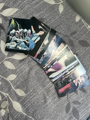 Набор фотокарт/карточек с изображениями к-поп айдолов и сцен из