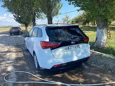 Унаа сатуу: Kia Ceed: 2015 г., Кол менен иштөөчү, Газ, Хетчбек — 2