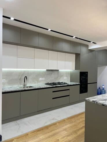 эшик дом: Буйрутма эмеректер, Уктоочу бөлмө, Ашкана гарнитурасы, Үстөл, Шкаф — 27