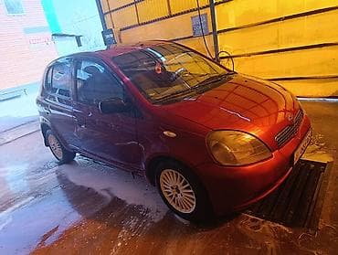 Toyota Yaris: 2001 г., 1 л, Ручные, Бензин, Хэтчбэк