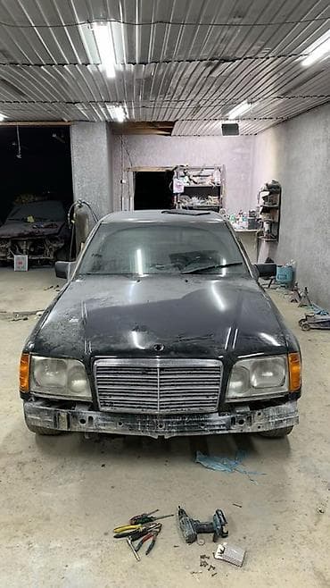 v class: Mercedes-Benz W124: 1991 г., 2.3 л, Механика, Бензин, Седан — 4