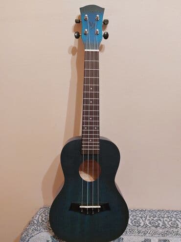 Комузы: Продаю новое укулеле концерт в идеальном состоянии. Прилагается — 1
