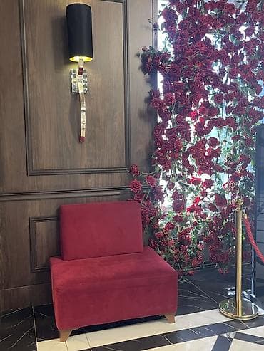 Кресло-банкетка без подлокотников - Компактная мягкая посадка: одно