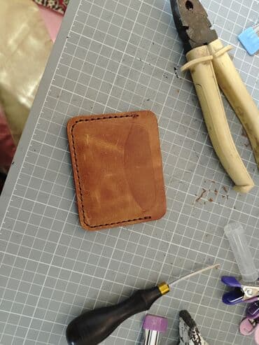 часы янтарь: Кожаные чехлы-держатели для карточек/ визиток - Материал — 4