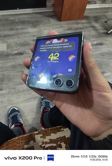 samsung flip3: Samsung Galaxy Z Flip 5, Б/у, 512 ГБ, цвет - Черный — 1