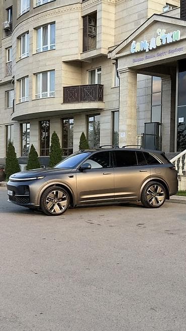 Lixiang: Lixiang L7: 2025 г., 1.5 л, Автомат, Гибрид, Кроссовер — 4