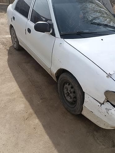 део тико: Автомобиль седан, белый цвет, на киргизских номерах (KG, регион 05 — 3