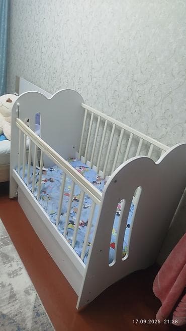 Балдар дүйнөсү: Детская кроватка с маятниковым механизмом (поперечный кач). - Цвет — 1