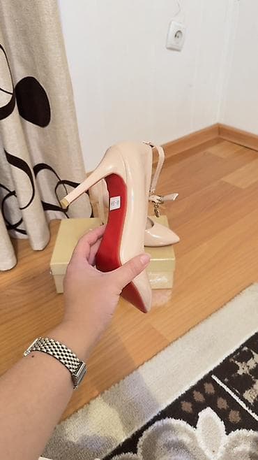 туфлий: Туфли, 37, Christian Louboutin, Новый, цвет - Бежевый — 3