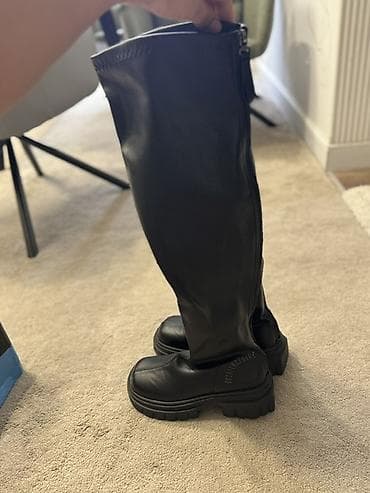 обувь мюли: Высокие женские ботфорты на тракторной подошве - Цвет: черный - — 1