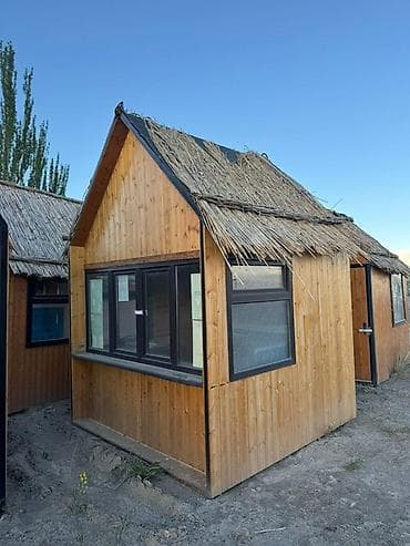 Деревянный киоск с соломенной крышей + оборудование для холодного