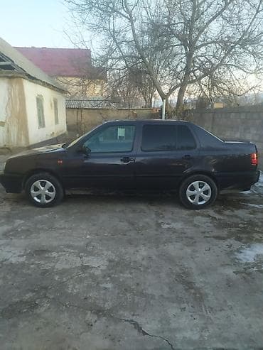 Volkswagen: Volkswagen Vento: 1993 г., 1.8 л, Механика, Бензин, Седан — 10