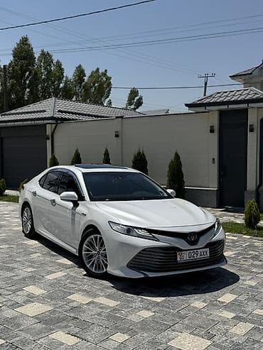 Toyota Camry: 2018 г., 2.5 л, Автомат, Гибрид, Седан