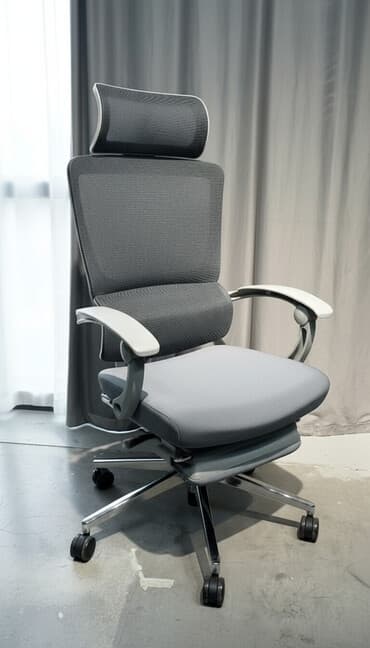 эргономичная офисная мебель: Офисное кресло, С колесиками, цвет - Серый — 1