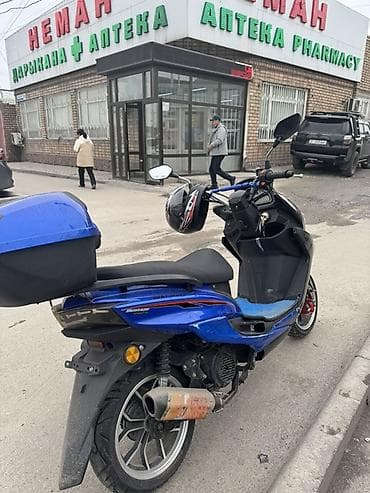 Скутеры: Скутер классический, спортивного дизайна, с обтекателями черно‑синего — 1