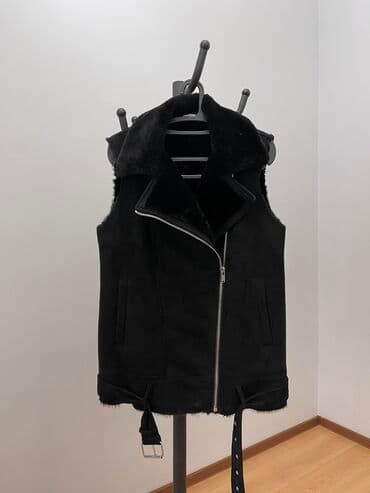 Жилетка Zara, размер m-l в отличном состоянии, теплая, брали дорого!