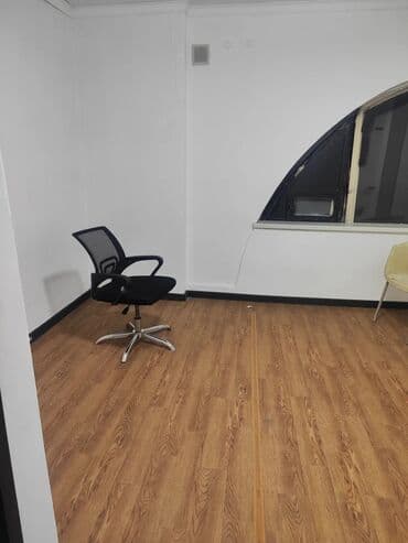 дома под офис: Площадь Ала-Тоо Сдается помещение под офис Площадь: 11м2 Этаж: 2 — 2