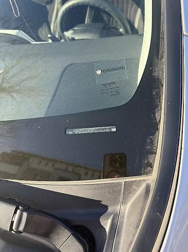 dodge chalanger: Toyota Prius: 2018 г., 1.8 л, Автомат, Гибрид, Хэтчбэк — 9