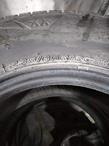 34 е: Пара шин для лёгких коммерческих автомобилей (LCV) размерности 235/65 — 2