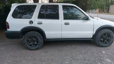 дэу нексия 2012: Белый 5‑дверный внедорожник/кроссовер с черными легкосплавными дисками — 1