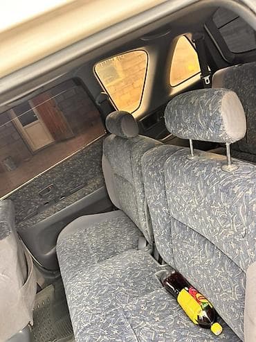 минвены: Toyota Ipsum: 1997 г., Минивэн — 8