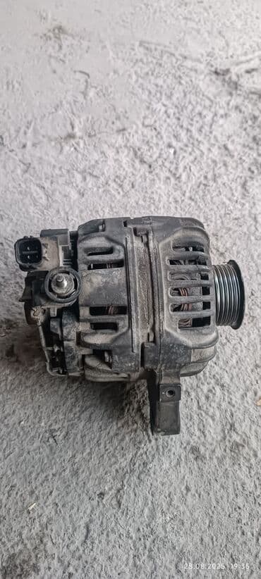 продам бу зарядное устройство для автомобильного аккумулятора: Генератор Toyota Б/у — 1