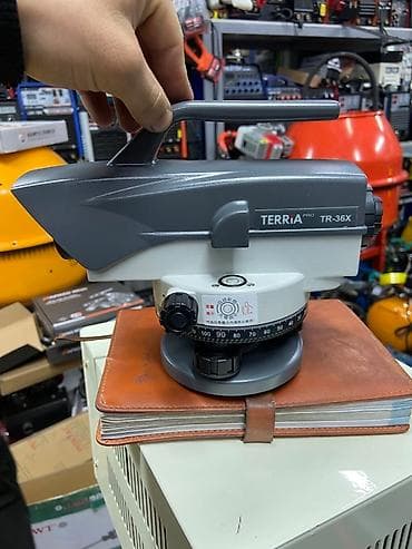 Оптический нивелир Terra PRO TR-36X, выполненный в сером и белом