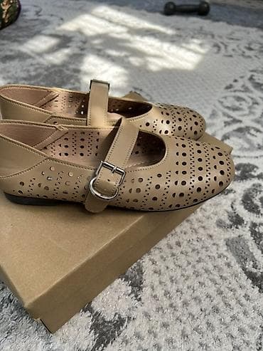 apple magic mouse 2: Балетки Mary Jane с перфорацией

Один раз надевала 
38 размер — 2