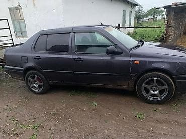 Транспорт: Volkswagen Vento: 1995 г., 1.8 л, Механика, Бензин, Седан — 3