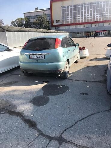 Ford Focus: 2001 г., 1.8 л, Кол менен иштөөчү, Бензин, Хетчбек — 2