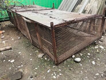 Продаю железную клетку, пол из высечки, бока сетка, можно разделить на