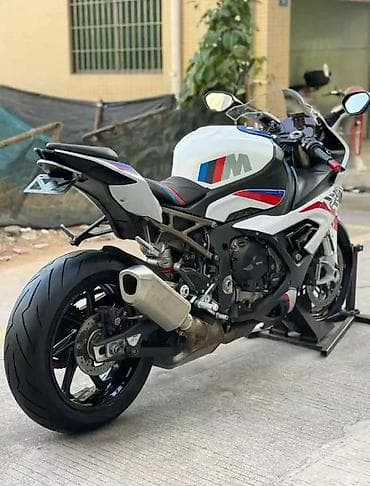 1000: Спортбайк BMW, 1000 куб. см, Бензин — 6