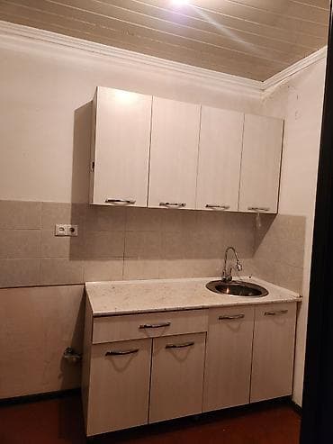 Үйлөр: 36 м², 1 бөлмө, Жылытылган, Брондолгон эшиктер, Забор, тосулган — 1